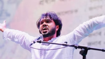 সিঙ্গাপুর থেকে ওসমান হাদির মরদেহ নিয়ে বিমানের ফ্লাইট ঢাকার পথে