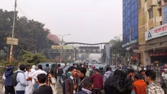 ফার্মগেটে শিক্ষার্থীদের সড়ক অবরোধ