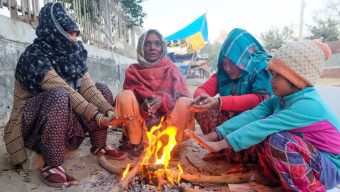 মৌলভীবাজারে প্রচন্ড হাড়কাপানো শীতে কাঁপছে গ্রামীন জনপদ