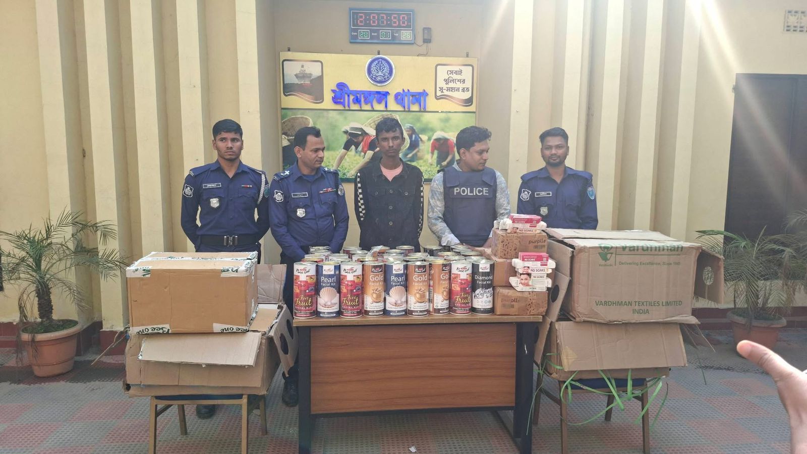 শ্রীমঙ্গলে বিপুল পবিমান চোরাই ভারতীয় প্রসাধনী সামগ্রী জব্দ