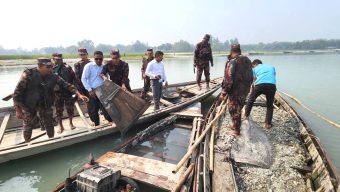 নীলফামারীতে অবৈধ ভাবে পাথর উত্তোলনের দায়ে  ১১টি নৌকা ও ৬টি শ্যালো মেশিন বিনষ্ট