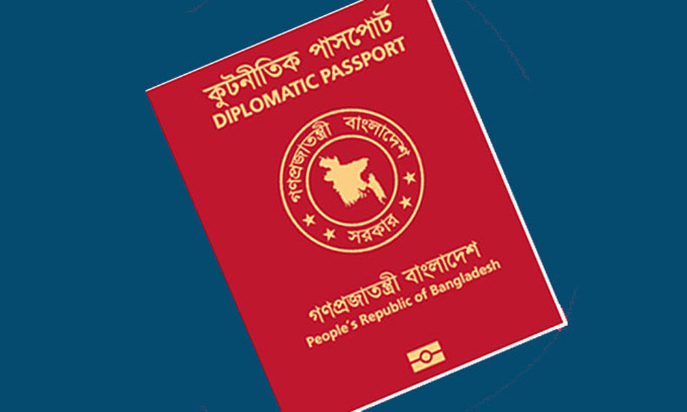 কূটনৈতিক পাসপোর্ট জমা দিয়েছেন যে ১৩ উপদেষ্টা