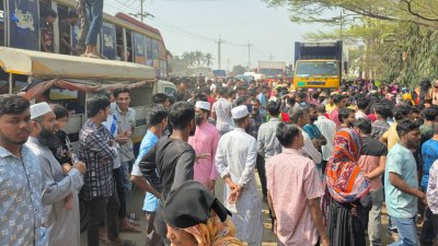 নারায়ণগঞ্জে পুলিশ-শ্রমিক সংঘর্ষে আহত ২০, ঢাকা-সিলেট মহাসড়ক ৫ ঘণ্টা অবরোধ