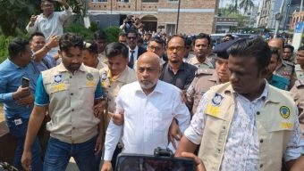 বরিশালের আদালতে ভাঙচুরের পর আইনজীবীদের সভাপতি গ্রেফতারসহ যা ঘটেছে