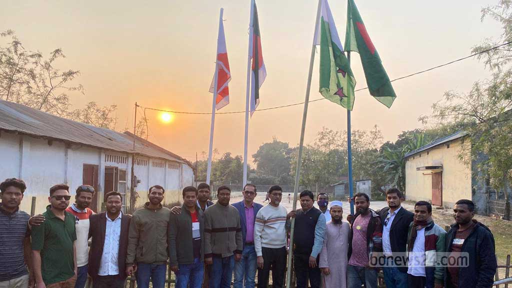 ঠাকুরগাঁওয়ে ‘জয় বাংলা’ স্লোগানে খুলল আওয়ামী লীগ কার্যালয়