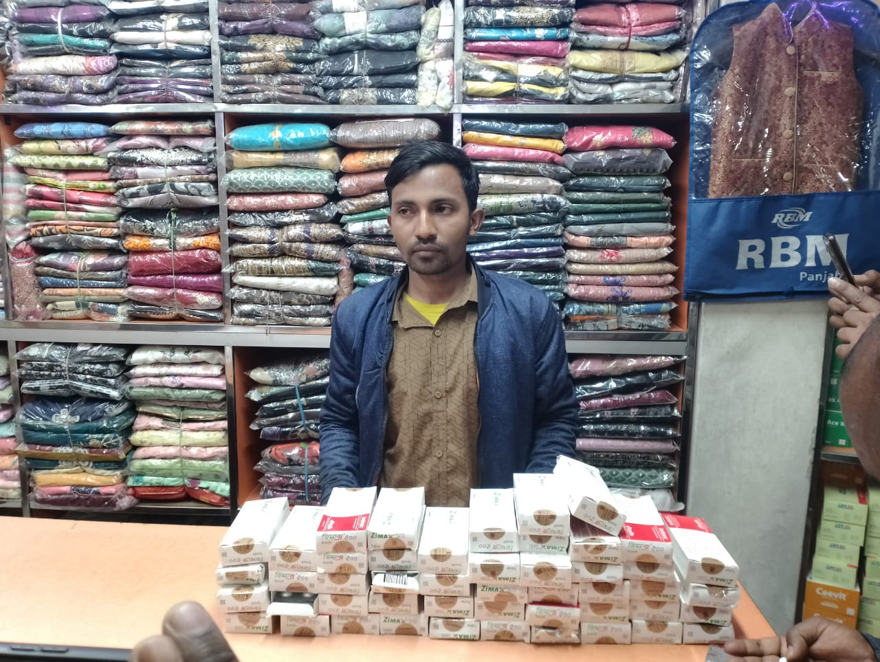 জলঢাকায় নকল ঔষুধ বিক্রি করতে এসে যুবক আটক, ভ্রাম্যমান আদালতে তিন মাসের জেল