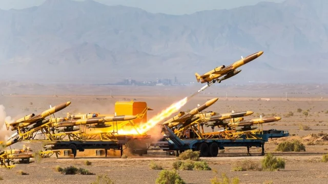 নিউ ইয়র্ক টাইমসের প্রতিবেদন; ইরানের হামলায় পশ্চিম এশিয়ায় ১৩ মার্কিন ঘাঁটি ধ্বংস হয়েছে