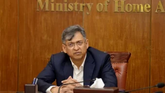 সংবিধানের বাইরে গিয়ে কোনো কিছু বাস্তবায়ন করা সম্ভব নয়: স্বরাষ্ট্রমন্ত্রী