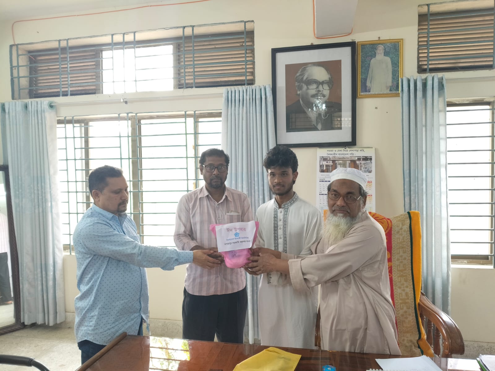 নাগরপুর সরকারি কলেজে কর্মচারীদের মাঝে ছাত্রশিবিরের ঈদ সামগ্রী বিতরণ অনুষ্ঠিত 