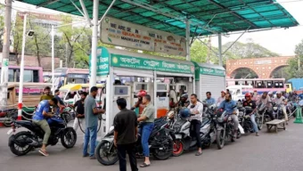 রাজধানীর অধিকাংশ পাম্পে তেল নেই, যানবাহনের দীর্ঘ লাইন