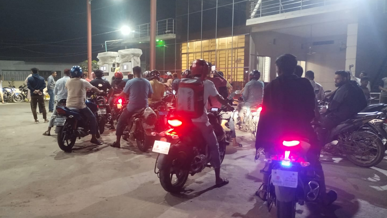 হঠাৎ পেট্রোল-অকটেন সংকট বগুড়ায়, তেল না পেয়ে ফিরছেন চালকরা