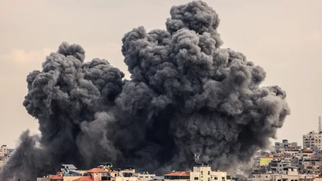 ইরানের হামলায় লন্ডভন্ড ইসরায়েল, বাঙ্কার তৈরির অনুদান খুঁজছে সরকার