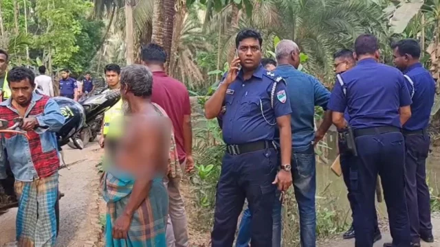 বাগেরহাটে পুলিশকে কুপিয়ে হাতকড়াসহ আসামি ছিনতাই