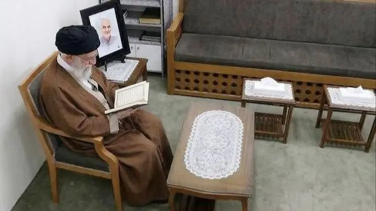 ইরান আয়াতুল্লাহ আলী খামেনির শেষ ছবি প্রকাশ করল