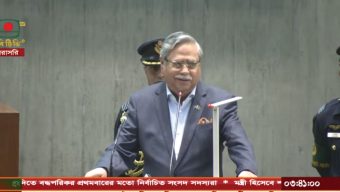 সংসদে মিটিমিটি হাসি