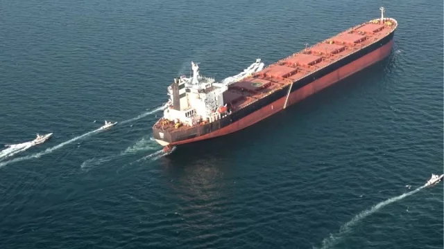 বন্ধুপ্রতিম’ দেশগুলোর জন্য হরমুজ প্রণালিতে টোল ফি মওকুফ করলো ইরান