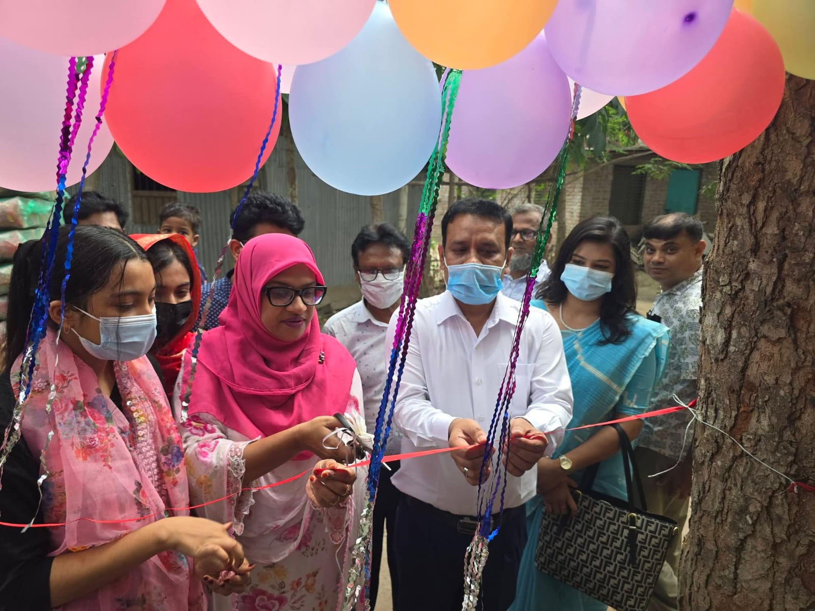 বাঘায় উদ্বোধনী দিনে হাম- রুবেলর টিকা পেল ৯৯১ জন শিশু