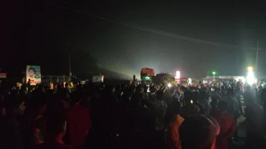 গাইবান্ধায় পরীক্ষার আগের দিনও প্রবেশপত্র পায়নি শিক্ষার্থীরা, প্রতিবাদে রাতেই মহাসড়ক অবরোধ