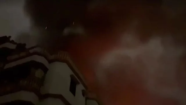 রাজধানীর কামরাঙ্গীরচরে কাপড়ের গোডাউনে আগুন