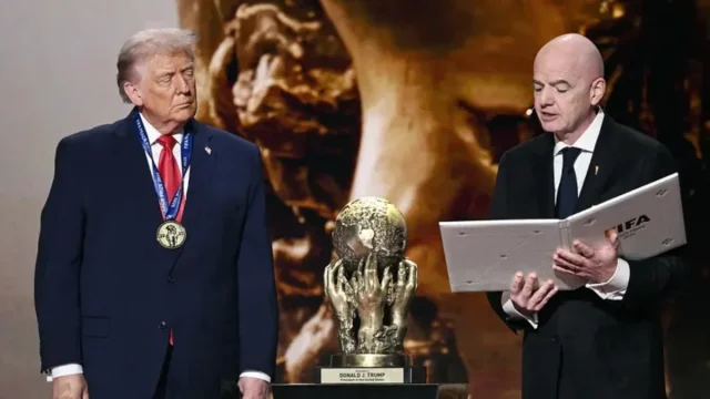 ট্রাম্পকে দেওয়া ফিফার শান্তি পুরস্কার বাতিলের দাবি