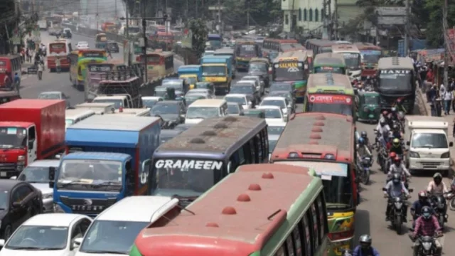 সরকারি চূড়ান্ত সিদ্ধান্ত না আসা পর্যন্ত গণপরিবহনে অতিরিক্ত ভাড়া নেওয়া নিষেধ