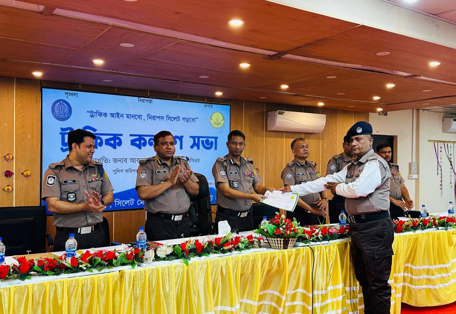 ট্রাফিক আইন মানবো, নিরাপদ সিলেট গড়বো”এসএমপি, ট্রাফিক বিভাগের কল্যান সভা অনুষ্ঠিত