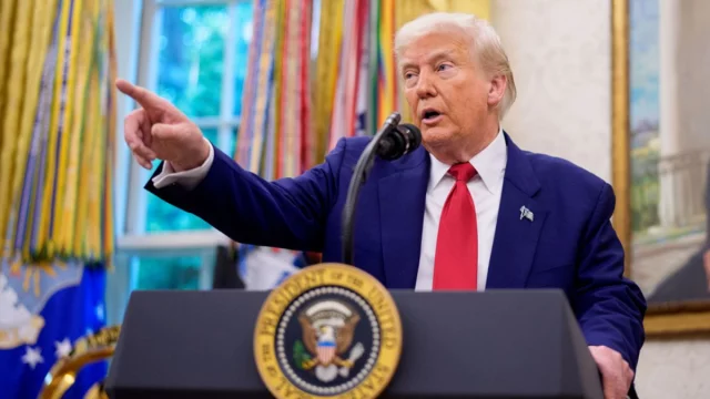 চুক্তি না হলে ইরানের বিদ্যুৎকেন্দ্র ও সেতু গুঁড়িয়ে দেওয়ার হুমকি ট্রাম্পের