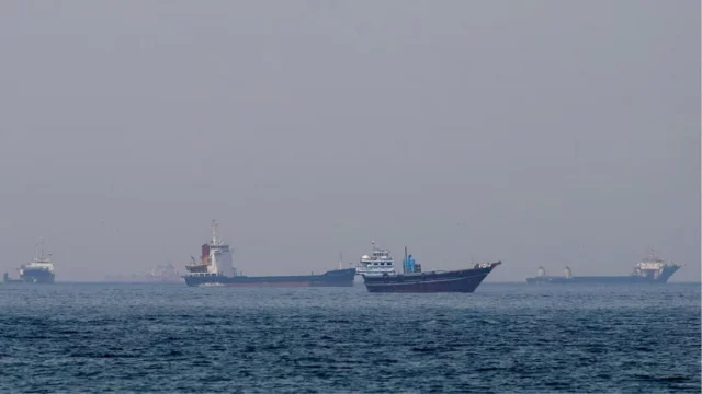 মার্কিন অবরোধের মধ্যেই ১০ দিনে ১০ লাখ ব্যারেল তেল রপ্তানি করেছে ইরান