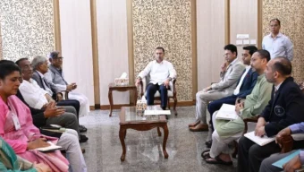 প্রধানমন্ত্রীর সঙ্গে অধ্যাপক আবদুল্লাহ আবু সায়ীদের বৈঠক