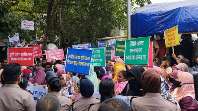 প্রতিমন্ত্রীর সঙ্গে আলোচনায় সমাধান হয়নি, কর্মসূচি চালিয়ে যাওয়ার ঘোষণা শিক্ষকদের