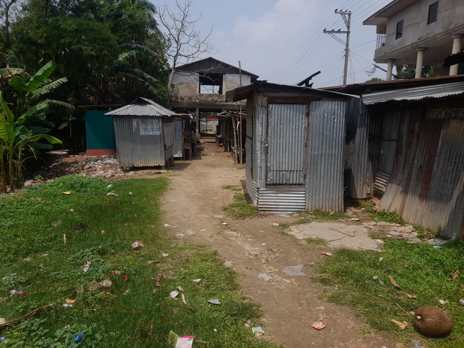 মৌলভীবাজার সিনিয়র সিভিল জজ আদালতের স্থিতাবস্থাদেশ পরও বাজারের টোল আদায়ের অভিযোগ