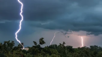 বজ্রপাতে ৪ জেলায় আরও ৯ জনের মৃত্যু