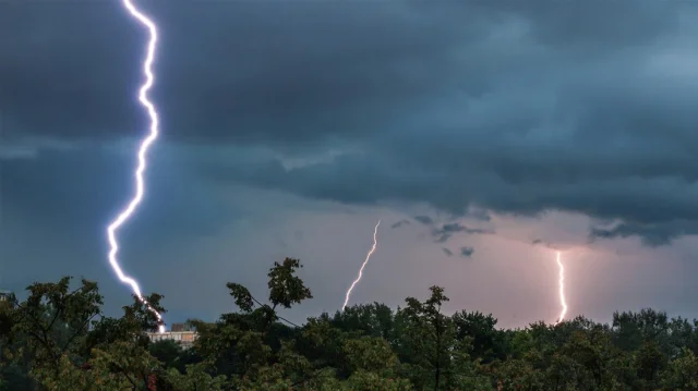 বজ্রপাতে ৪ জেলায় আরও ৯ জনের মৃত্যু