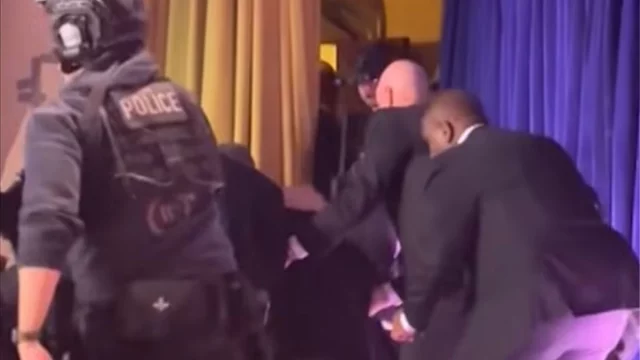 ওয়াশিংটনে ডিনার চলাকালে গুলি: নিরাপদে সরতে গিয়ে হোঁচট খেলেন ট্রাম্প