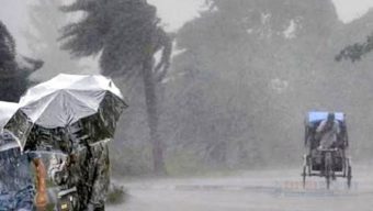 সোমবার থেকে ভারী বৃষ্টির পূর্বাভাস, বন্যার শঙ্কা