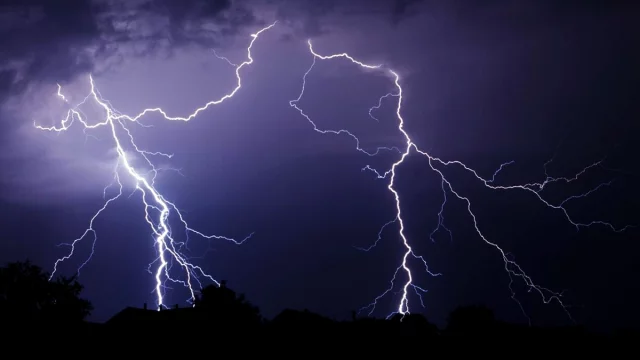 দেশের সাত জেলায় বজ্রপাতে ১৩ জনের মৃত্যু