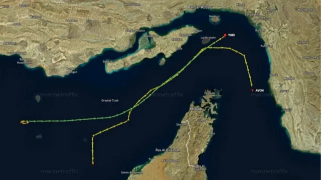 হরমুজ অতিক্রম করছে মার্কিন নিষেধাজ্ঞাভুক্ত দুটি জাহাজ