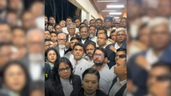 সুপ্রিম কোর্টে আওয়ামীপন্থী আইনজীবীদের বিক্ষোভ মিছিল