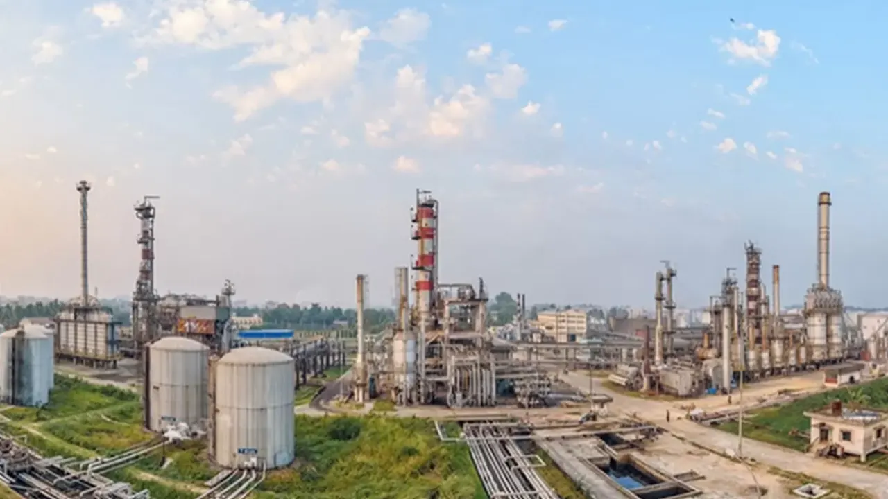 বন্ধ হয়ে গেল দেশের একমাত্র তেল শোধনাগার