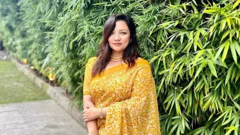 শাহবাগের ঘটনা নিয়ে মধ্যরাতে ঢাবি শিক্ষক মোনামীর বিস্ফোরক পোস্ট