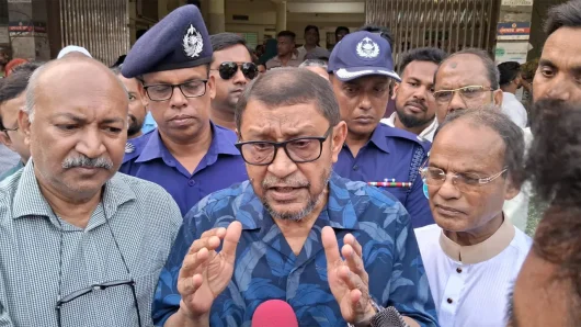 মুন্সীগঞ্জে পরিদর্শনে গিয়ে সিভিল সার্জনসহ তিনজনকে বরখাস্ত করলেন মন্ত্রী