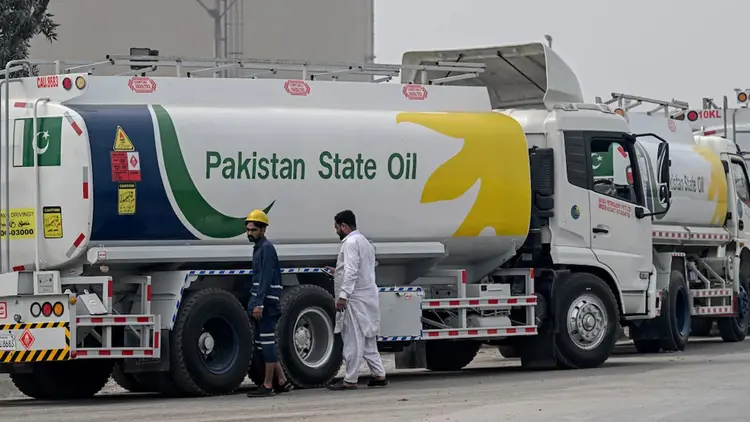 পাকিস্তানে এক রাতে ডিজেলের দাম বেড়ে দ্বিগুণ, পেট্রোল বাড়ল ৪৩ শতাংশ