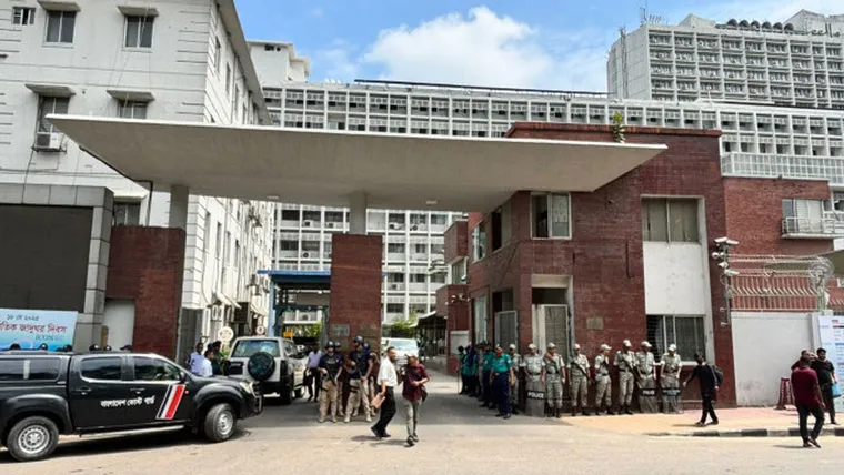 প্রধানমন্ত্রীর নিরাপত্তা জোরদার : সচিবালয় থেকে সরছে ১৬৯ পুলিশ