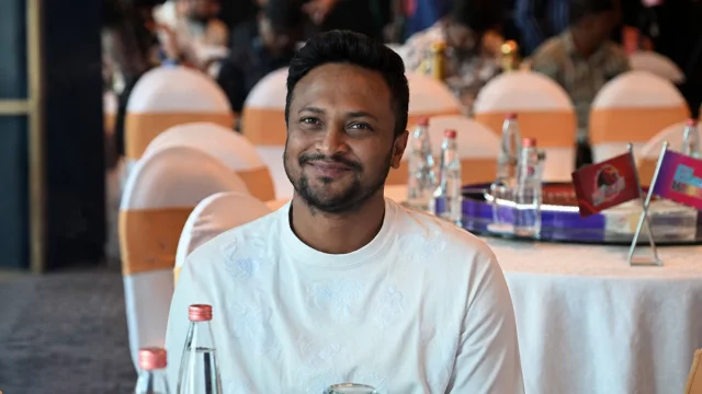 ১ কোটি টাকা দিলে মামলা থেকে নাম উঠিয়ে দেবে: সাকিব