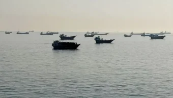 হরমুজে আটকা ১৩টি জাহাজ ফিরিয়ে আনতে জরুরি অভিযান ভারতের