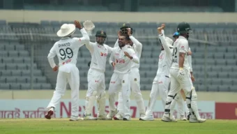 মিরাজের ফাইফারে লিড পেলো বাংলাদেশ