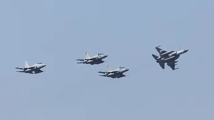 রয়টার্সের রিপোর্ট; সৌদিতে ১৬টি যুদ্ধবিমান ও হাজার হাজার সেনা মোতায়েন পাকিস্তানের
