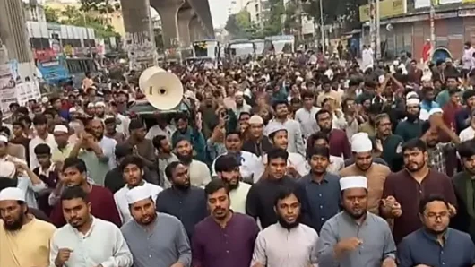 জাস্টিস ফর রামিসা’ স্লোগানে উত্তাল মিরপুর-১০ , সড়ক অবরোধ যান চলাচল বন্ধ