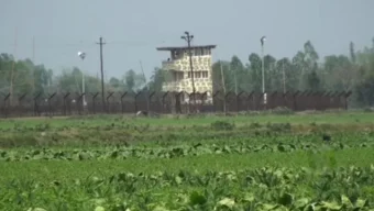 সীমান্তে ভারতীয় চোরাকারবারীদের লক্ষ্য করে বিজিবির গুলি