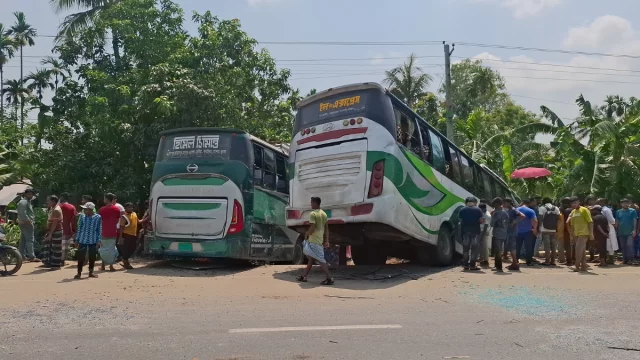 কুষ্টিয়ায় দুই বাসের মুখোমুখি সংঘর্ষে নিহত ১, আহত অর্ধশতাধিক